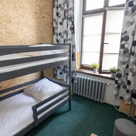 Vandrarhem 33 *